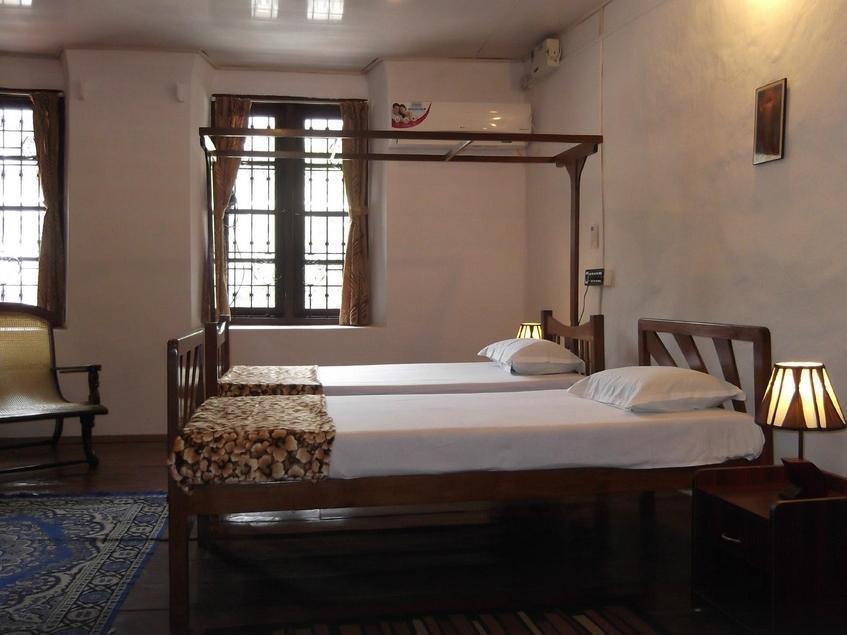 Madeleine Inn Kochi Exterior photo