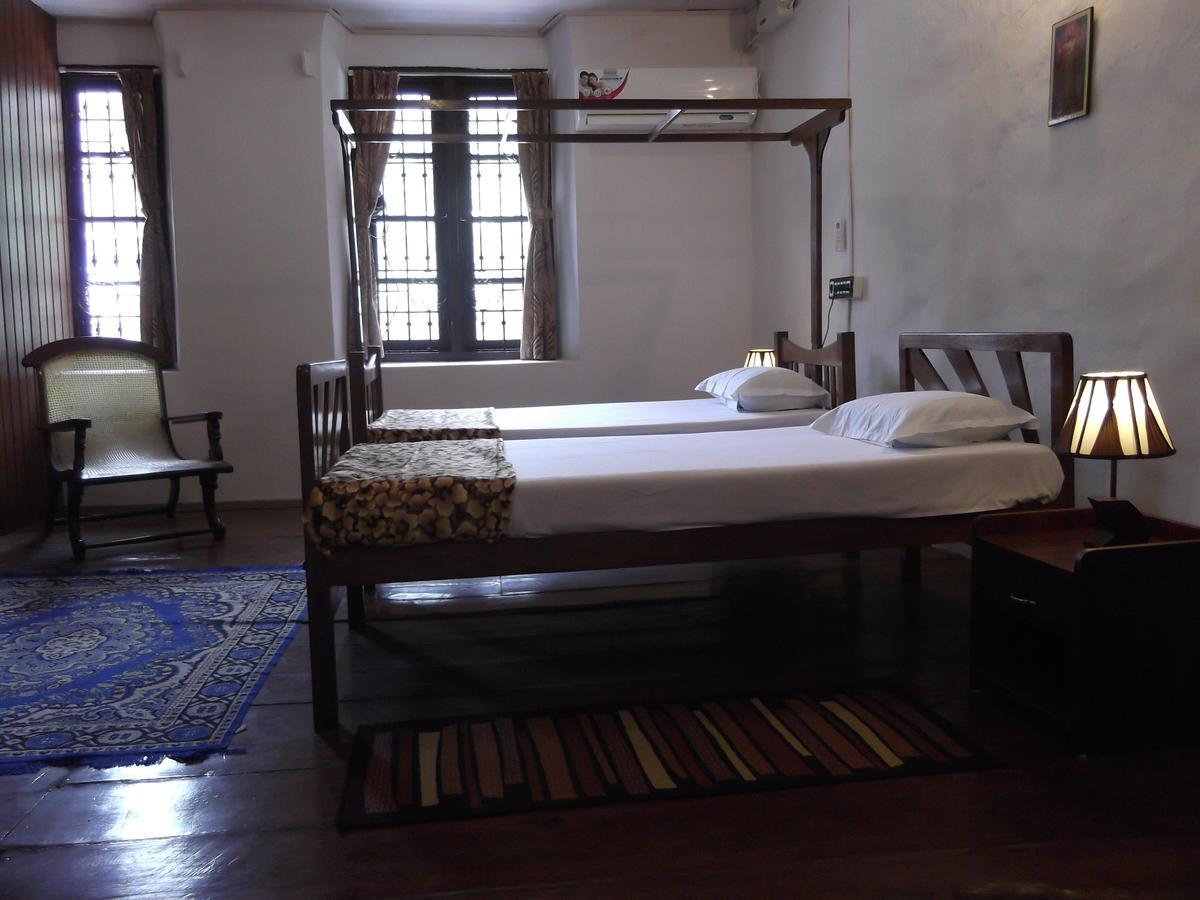 Madeleine Inn Kochi Exterior photo